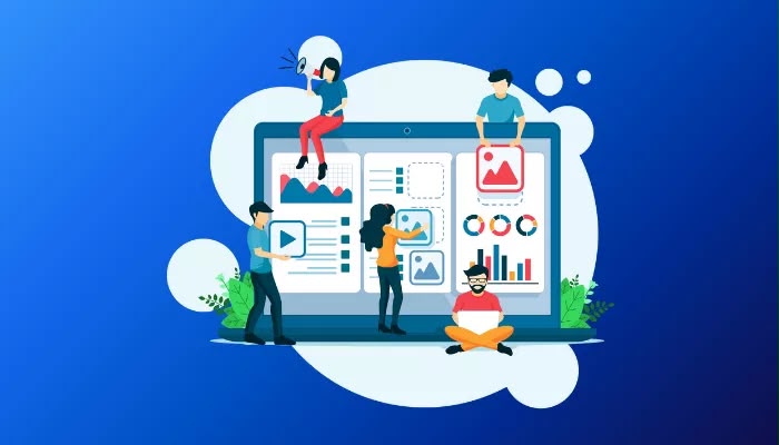 Equipo trabajando en una estrategia de contenido